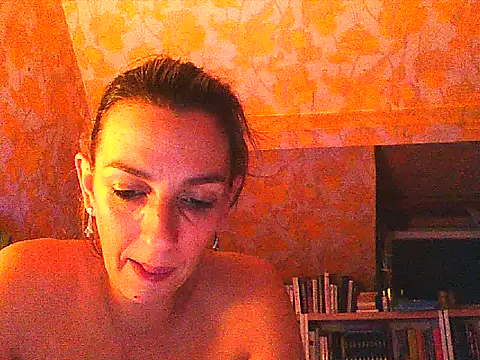 Snapshot of Anaiscpl2405 chatting on 10.28.25 Anaiscpl2405 online show from 10.28.25