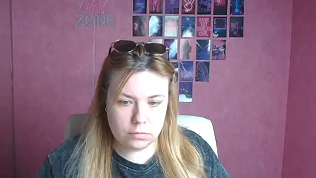 Snapshot of SusannaNight chatting on 05.22.26 SusannaNight online show from 05.22.26
