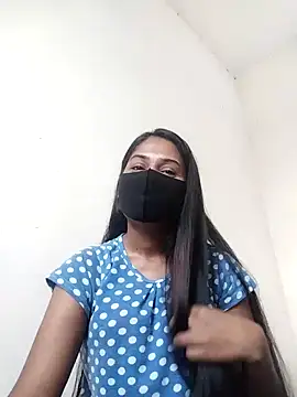 Green LaDY66 online show from 11.04.25