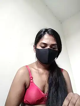 Green LaDY66 online show from 11.05.25