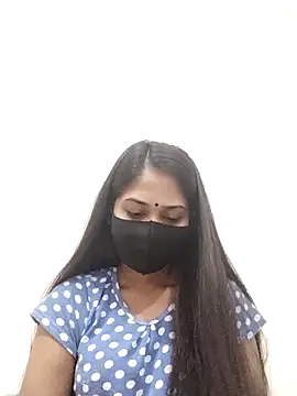 Green LaDY66 online show from 11.08.25