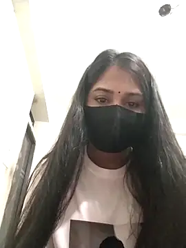 Green LaDY66 online show from 12.14.25