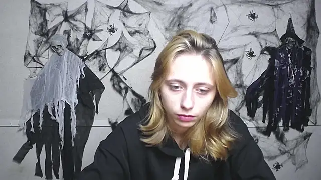 TracyLll online show from 11.15.25