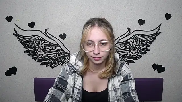 TracyLll online show from 11.23.25