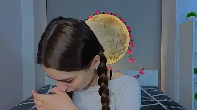 Snapshot of LauraHansil chatting on 02.06.26 LauraHansil online show from 02.06.26