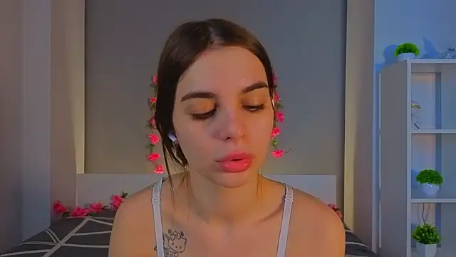 Snapshot of LauraHansil chatting on 02.10.26 LauraHansil online show from 02.10.26