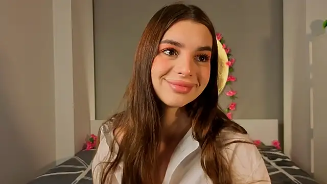 Snapshot of LauraHansil chatting on 02.12.26 LauraHansil online show from 02.12.26