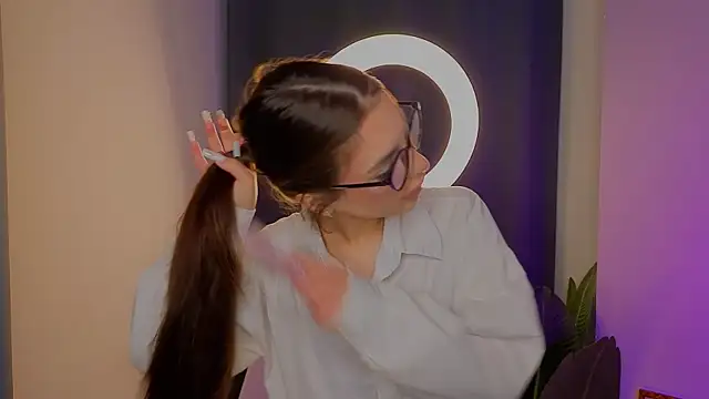 LauraHansil online show from 04.15.26