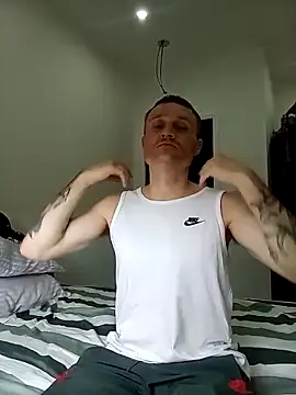 Snapshot of Caliguy36 chatting on 11.04.25 Caliguy36 online show from 11.04.25