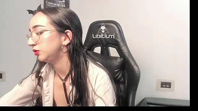 Snapshot of LindsayWild chatting on 11.03.25 LindsayWild online show from 11.03.25