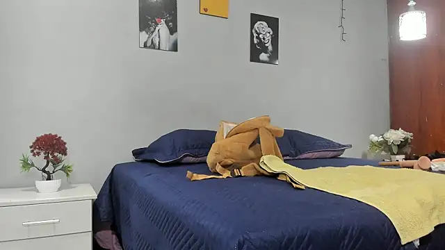 sexynova 93 online show from 11.13.25