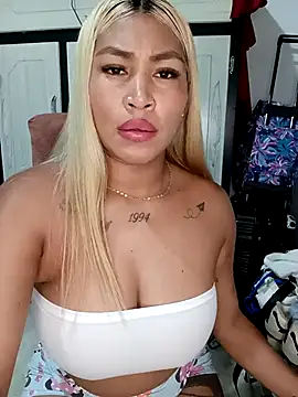 Snapshot of Alondrasex chatting on 10.29.25 Alondrasex online show from 10.29.25