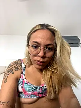 Snapshot of Baby_Flame chatting on 11.10.25 Baby Flame online show from 11.10.25