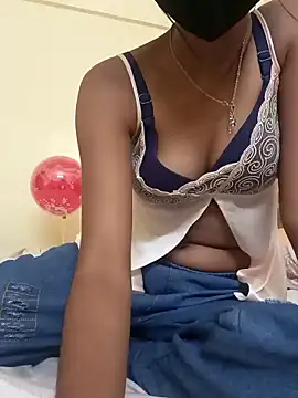 Snapshot of Sanaya_Queen19 chatting on 10.30.25 Sanaya Queen19 online show from 10.30.25