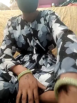 Snapshot of Pooja_sony chatting on 11.10.25 Pooja sony online show from 11.10.25