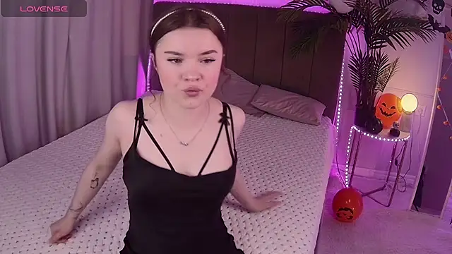 Alice Bloome online show from 11.02.25