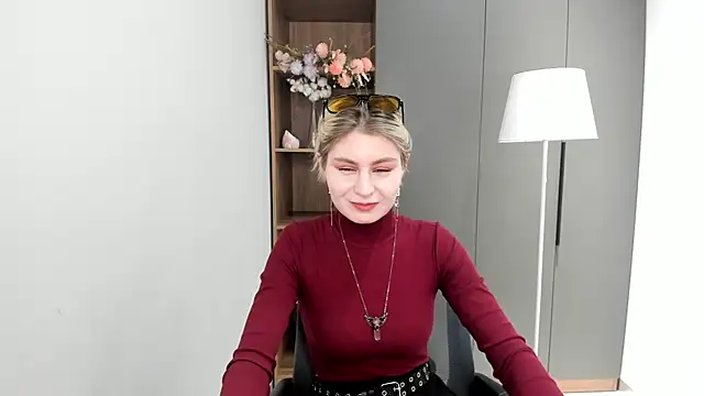 Snapshot of ShaunnaMachacek chatting on 11.01.25 ShaunnaMachacek online show from 11.01.25