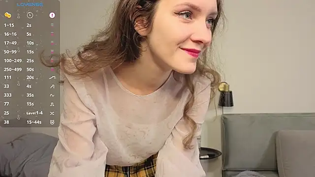 LauraYoungg online show from 11.28.25