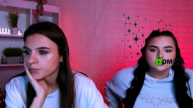 Snapshot of fairy_viola chatting on 11.04.25 fairy viola online show from 11.04.25