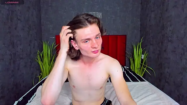 Snapshot of NelsonGodman chatting on 11.06.25 NelsonGodman online show from 11.06.25