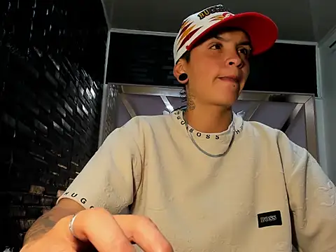 Snapshot of SubGirlRs chatting on 10.31.25 SubGirlRs online show from 10.31.25