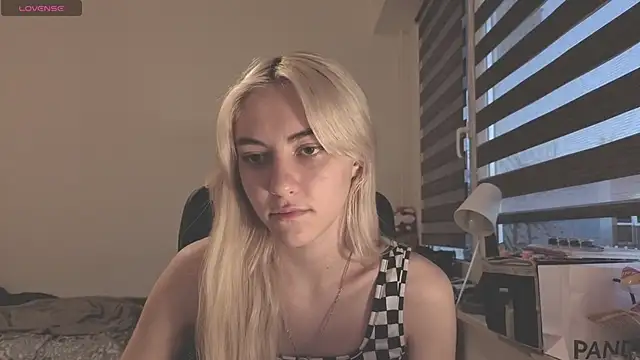 misa  liaaa online show from 11.04.25