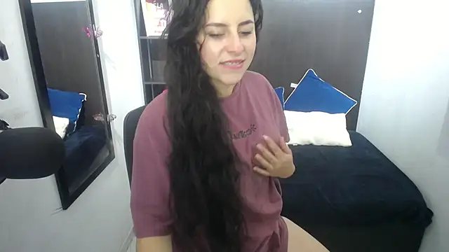 Snapshot of adara_sky chatting on 10.31.25 adara sky online show from 10.31.25