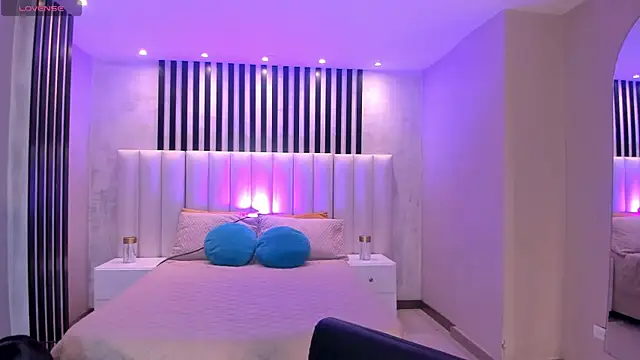 BellaConnorX online show from 04.16.26