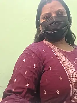 Snapshot of tamil_Nithya_J chatting on 06.05.26 tamil Nithya J online show from 06.05.26