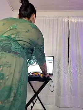 Natural BIGASS Nina online show from 04.08.26