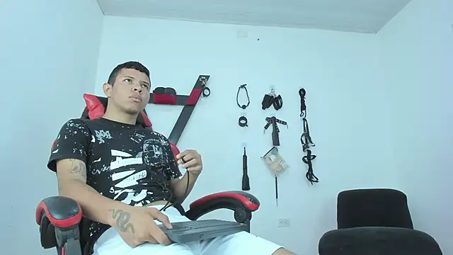 Steven19 LatinBoy online show from 11.06.25