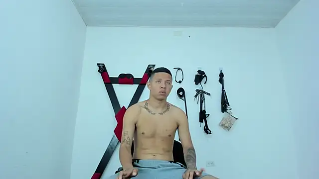 Steven19 LatinBoy online show from 11.10.25