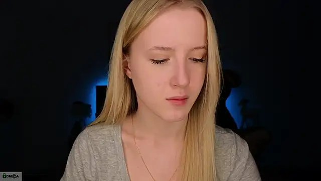 Snapshot of adele_armass chatting on 01.18.26 adele armass online show from 01.18.26