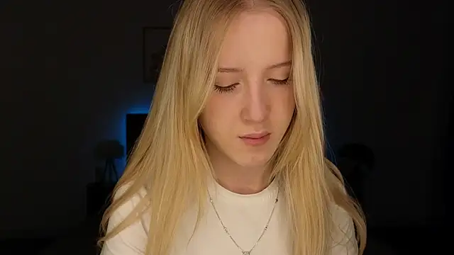 Snapshot of adele_armass chatting on 05.03.26 adele armass online show from 05.03.26