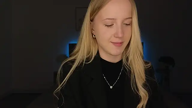 Snapshot of adele_armass chatting on 05.15.26 adele armass online show from 05.15.26