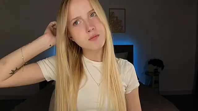 Snapshot of adele_armass chatting on 05.26.26 adele armass online show from 05.26.26