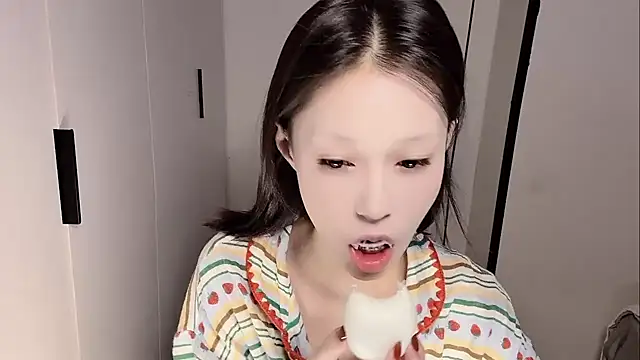 yuyu-33 online show from 11.21.25