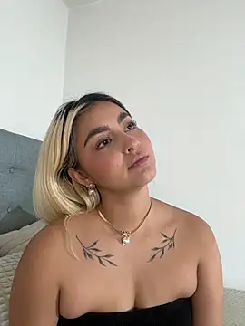 Elina Hills online show from 12.17.25