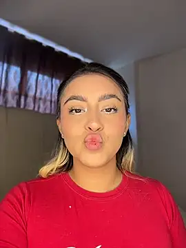 Elina Hills online show from 04.16.26