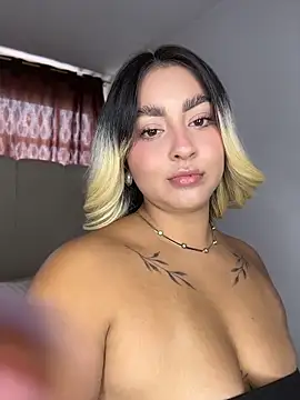 Elina Hills online show from 06.17.26