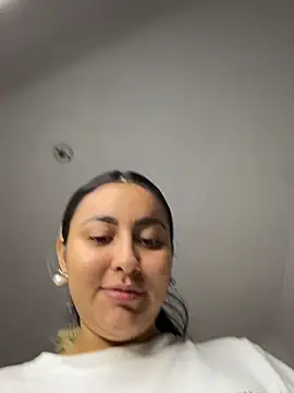 Elina Hills online show from 07.11.26