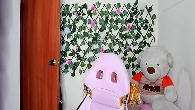 Snapshot of melani_ferraraa_ chatting on 11.05.25 melani ferraraa online show from 11.05.25