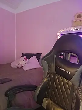 Snapshot of Valk_submissive chatting on 04.25.26 Valk submissive online show from 04.25.26