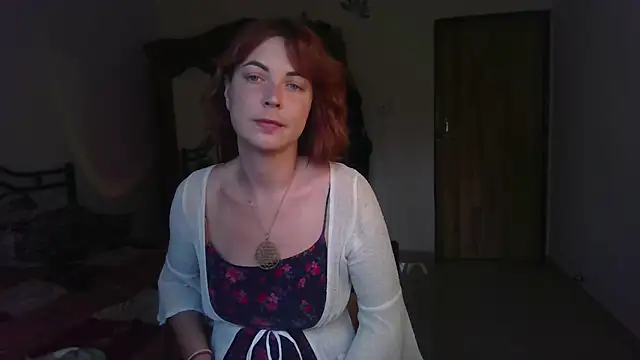 Snapshot of Alice_honey_ chatting on 12.18.25 Alice honey online show from 12.18.25