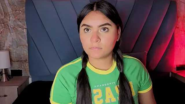 amarahanks1 online show from 11.12.25