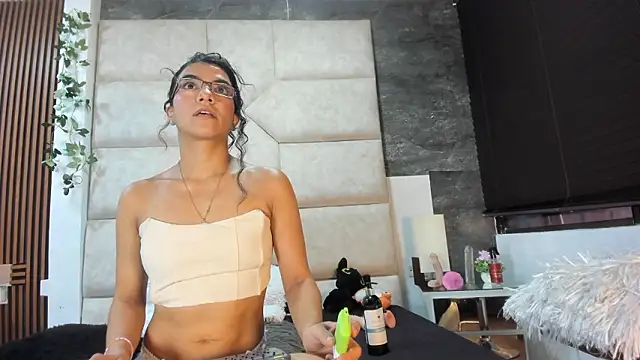 Liia Leens online show from 02.26.26