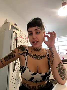 Snapshot of tatusexy123 chatting on 11.04.25 tatusexy123 online show from 11.04.25