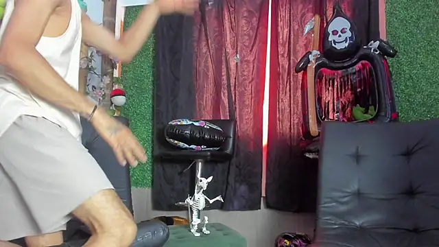 Snapshot of jackk_blaze chatting on 10.30.25 jackk blaze online show from 10.30.25