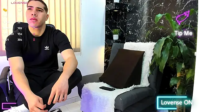 Snapshot of Juna_mejia01 chatting on 10.31.25 Juna mejia01 online show from 10.31.25