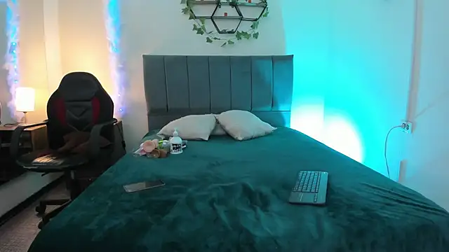 Lucerop  online show from 12.19.25